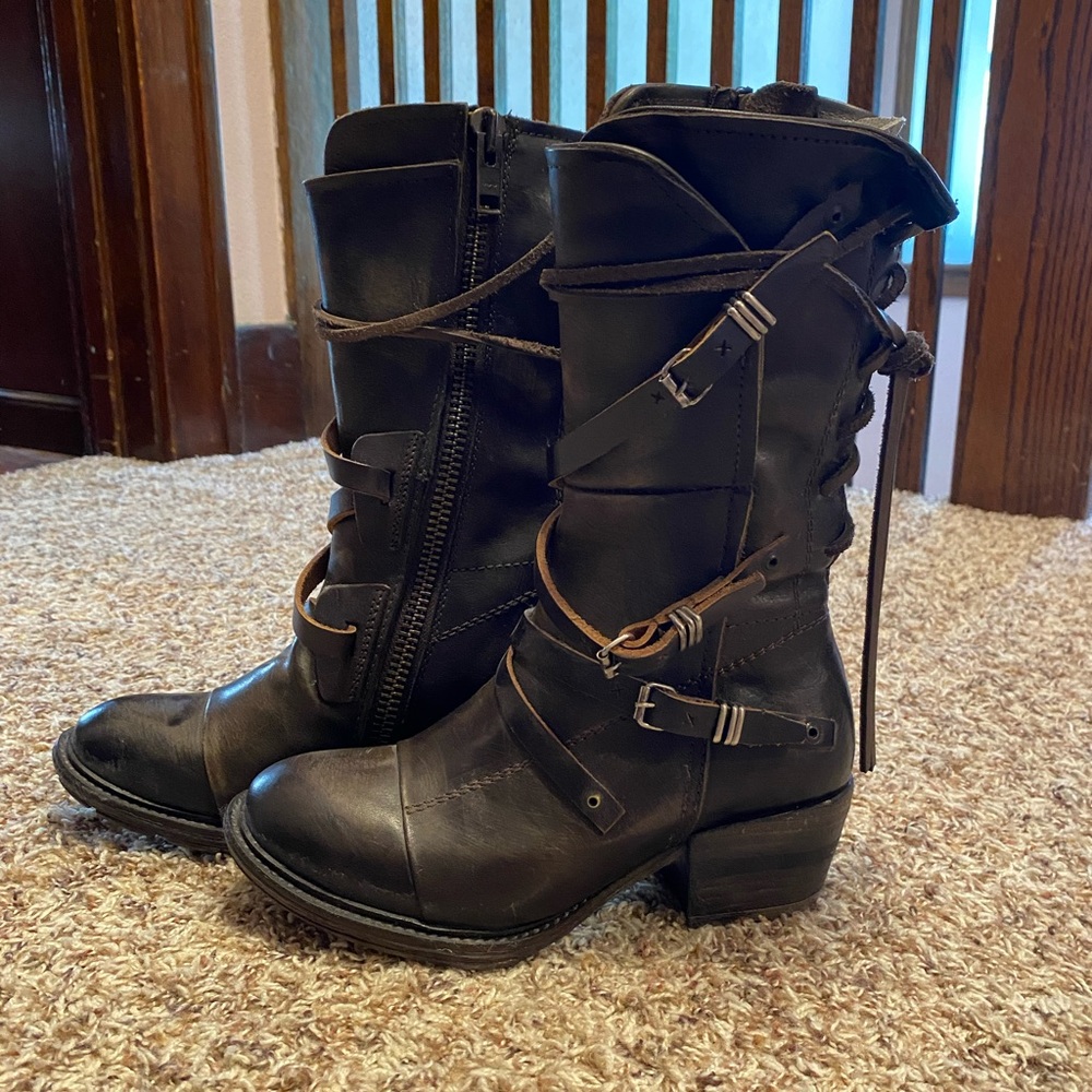 Brand New never worn Freebird Moon Boots